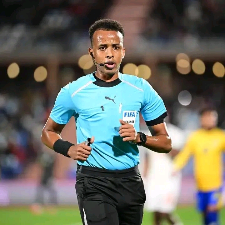Football/ Supercoupe de l’UEFA : un trio arbitral africain au sifflet du choc PSG – Aston Villa !