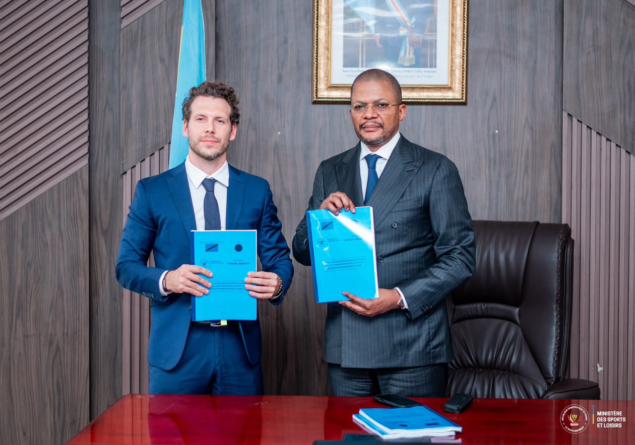 RDC | Sports : Didier Budimbu et Anthony Candela, représentant de TOPPAN, formalisent le contrat pour l’identification des athlètes !
