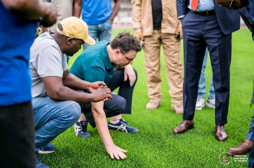 Football | STADE DES MARTYRS : La nouvelle pelouse synthétique certifiée par la FIFA ?