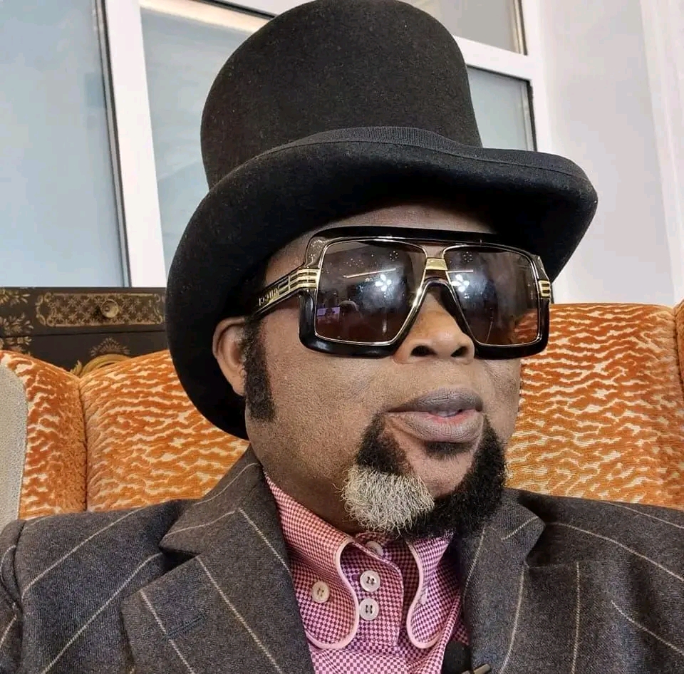 RDC : FÉLIX WAZEKWA PRÉPARE UN ALBUM HOMMAGE AUX LÉGENDES DU FOOTBALL MONDIAL !