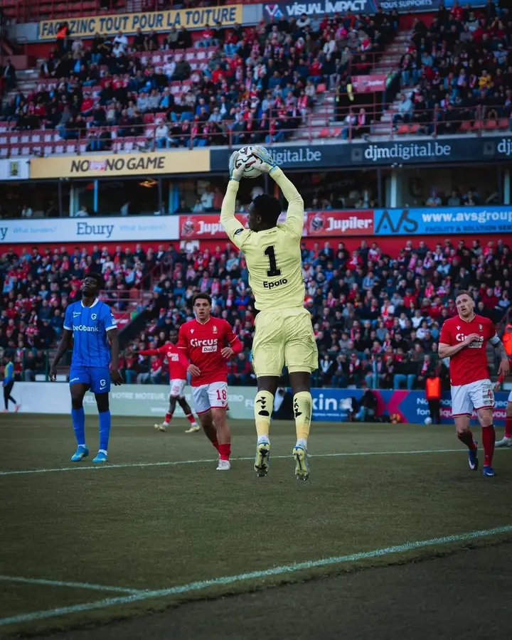 Football/ Belgique : Matthieu Epolo, le mur congolais qui impressionne déjà en Belgique !